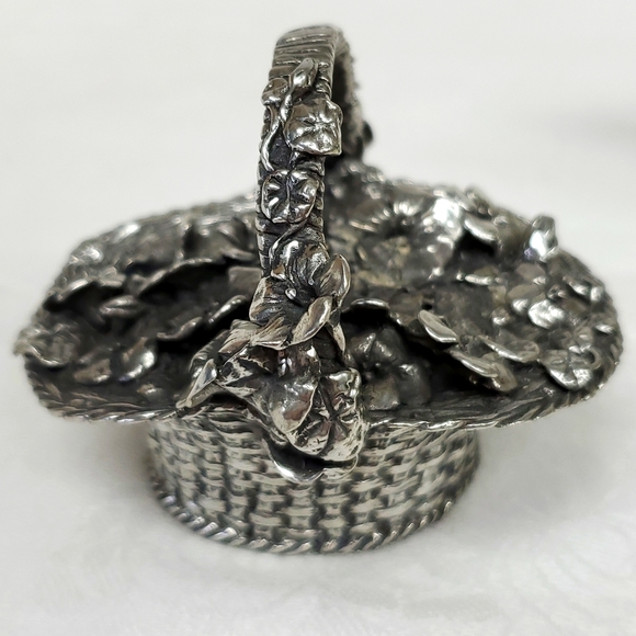 Vintage marked "Royal Selangor Pewter 1997" garden theme salt and pepper shakers - Picture 2 of 9